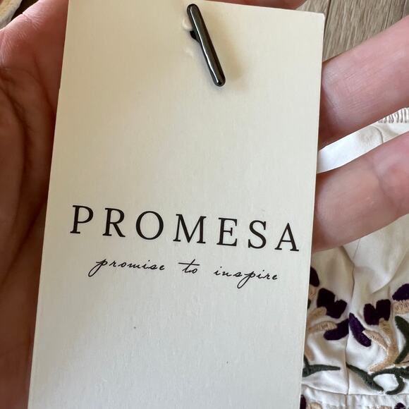 PROMESA Women's Champagne Stunning Embroidered Top Size S In Cream - Picture 9 of 11